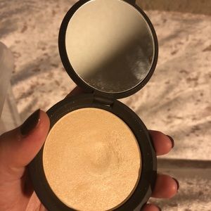Becca highlighter